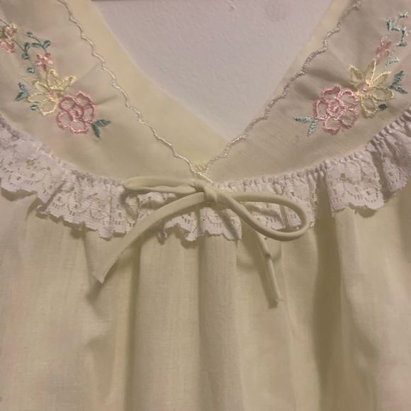 VINTAGE Sears 80’s Yellow Nightgown with Floral Embroidery Size Large - Picture 3 of 9
